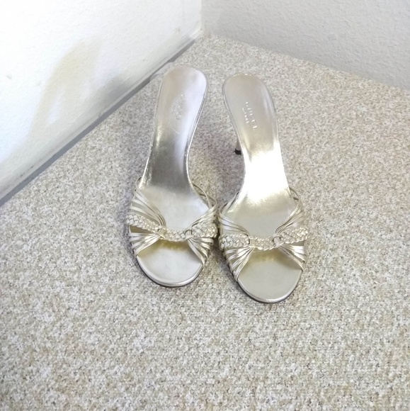 Gucci Metallic Gold Leather Sandals - Picture 2 of 7